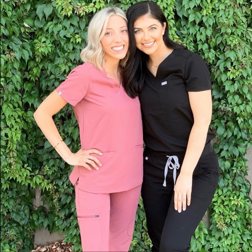 NWT FIGS - limited Edition Mauve - Scrubs Top ONLY - Picture 2 of 4